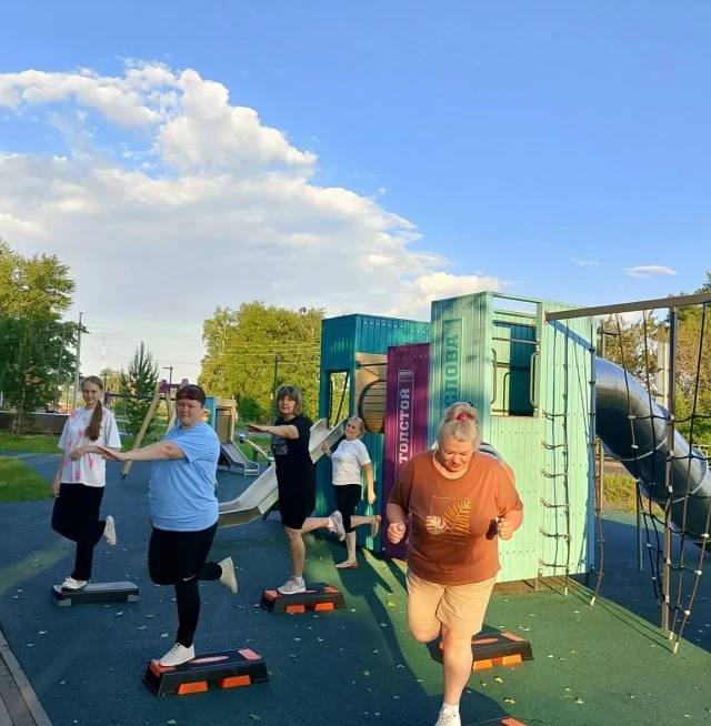 Фитнес на свежем воздухе «Грация и сила» прошел в физкультурно-спортивном клубе «Звезда» села  Берез