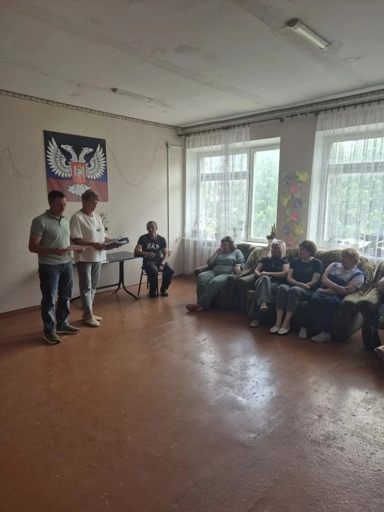 В ГБУСО ЦСОН Амвросиевского района состоялась встреча сотрудников с начальником отдела по вопросам г