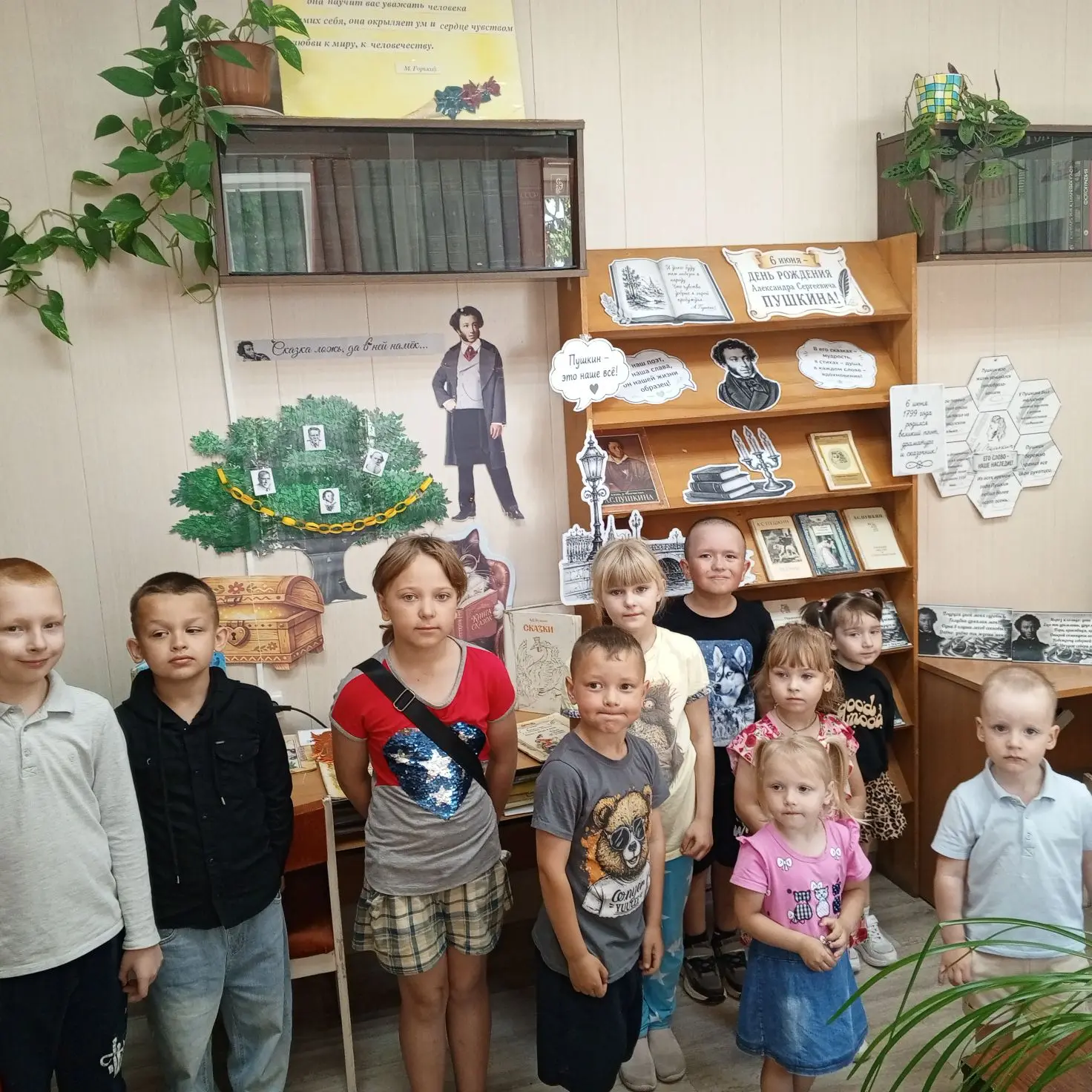 6 июня — День русского языка 
Этот праздник совпадает с днем рождения Александра Сергеевича Пушкина 
