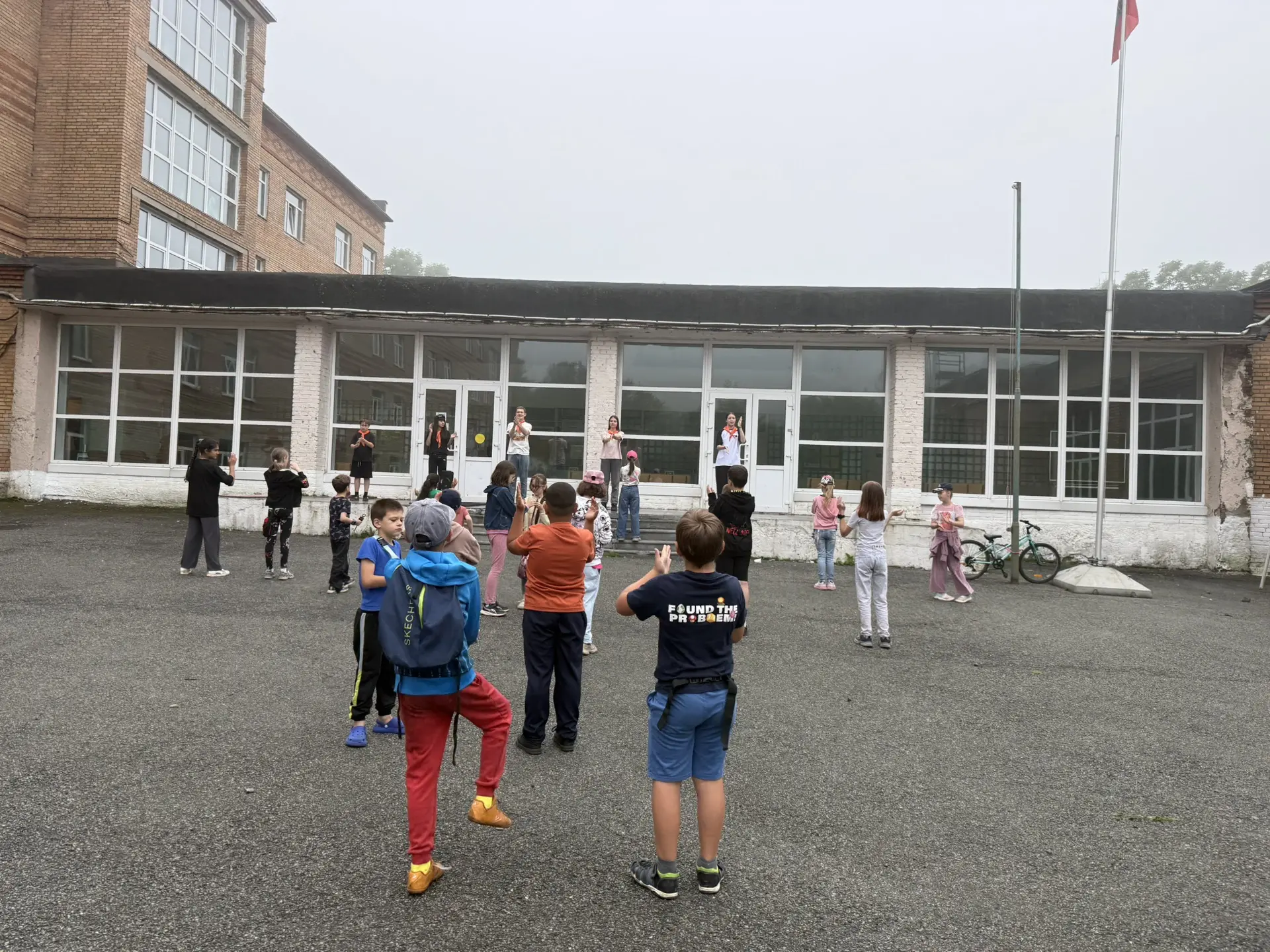 📸 День четырнадцатый: встреча с животными в зоопарке «Белый лев»!

Четырнадцатый день второй смены 