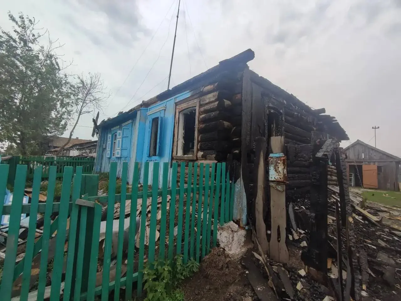Многодетный отец в отместку жене попытался сжечь дом с четырьмя своими детьми в Красноярском крае

В