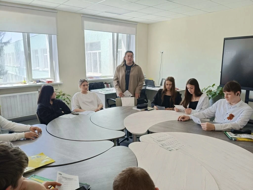 📚 В нашу школу с визитом приехала Ирина Владимировна Рак, представитель агробиотехнологического кол