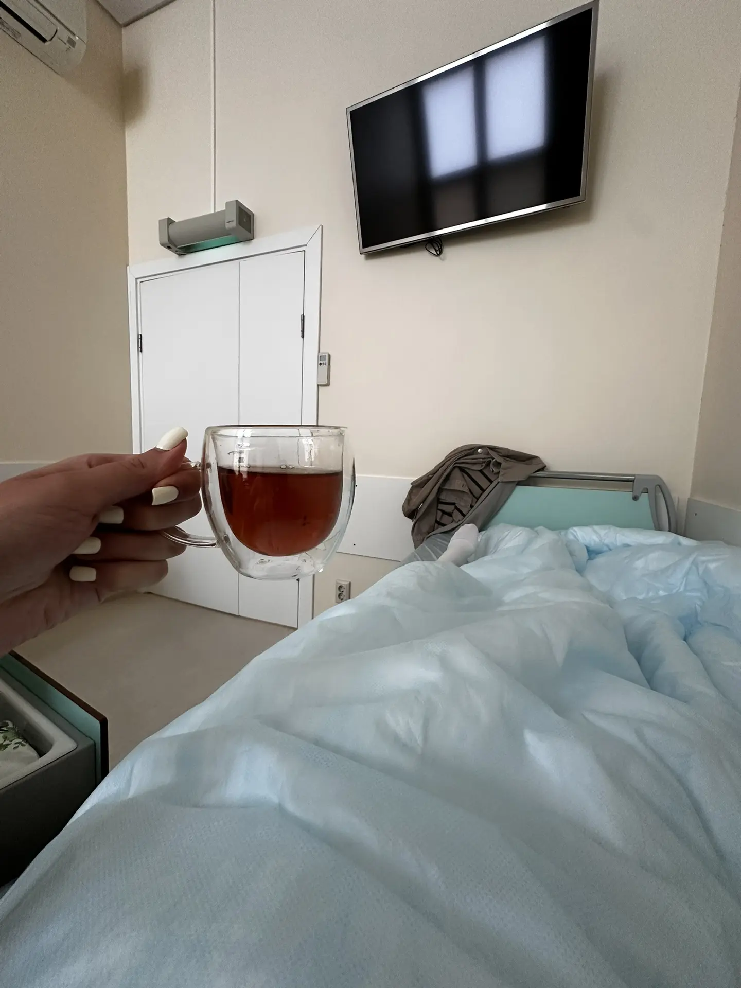 Ну всё - дело сделано ✅ 

Приехала  в клинику к 8:30, на операцию взяли в районе 10 утра, в пол 11 у