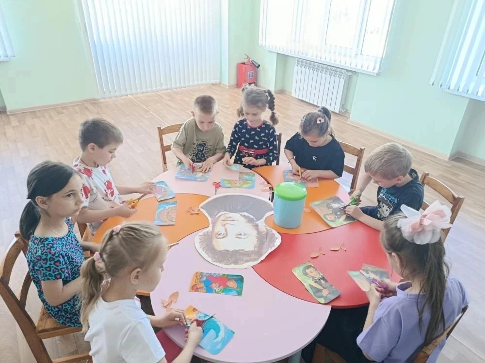 Сегодня в нашем детском саду
 прошёл тематический день, 
посвящённый Дню рождения
 Александра Сергее