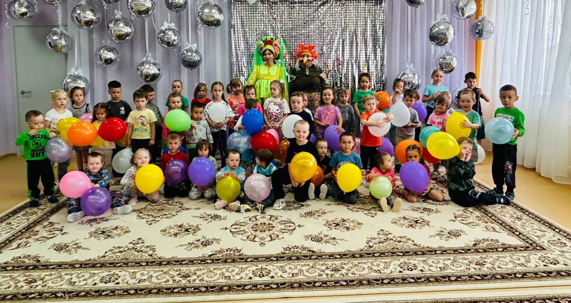 Сегодня в детском саду прошел праздник, посвященный «Дню защиты детей».

Ребята  играли в весёлые по