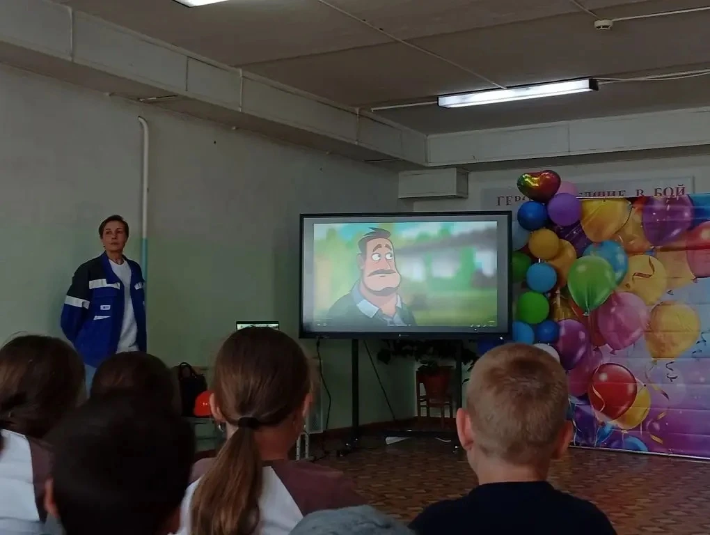 Сегодня к нам в лагерь пришли сотрудники электросетей! Особое спасибо Андреевой Т. Н.: она очень пон