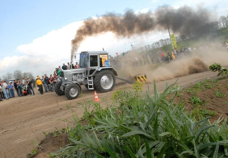ОДНАЖДЫ, 20 ЛЕТ НАЗАД
🚜💭 14 мая 2006 года мы провели самые ранние гонки на тракторах «Бизон-Трек-Ш