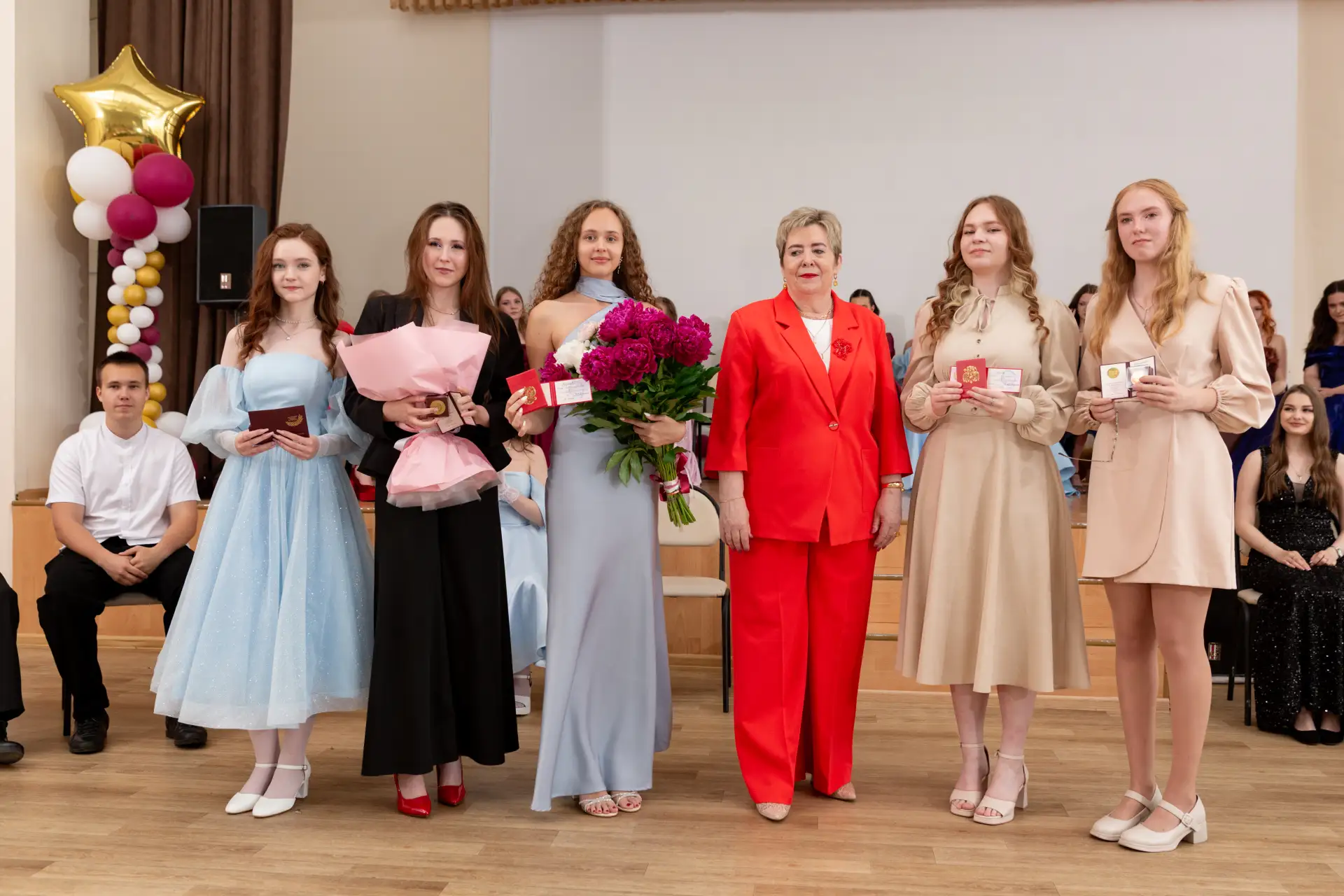 27 июня — важный день в жизни нашей школы! 🎓

В минувшую субботу состоялось торжественное вручение 