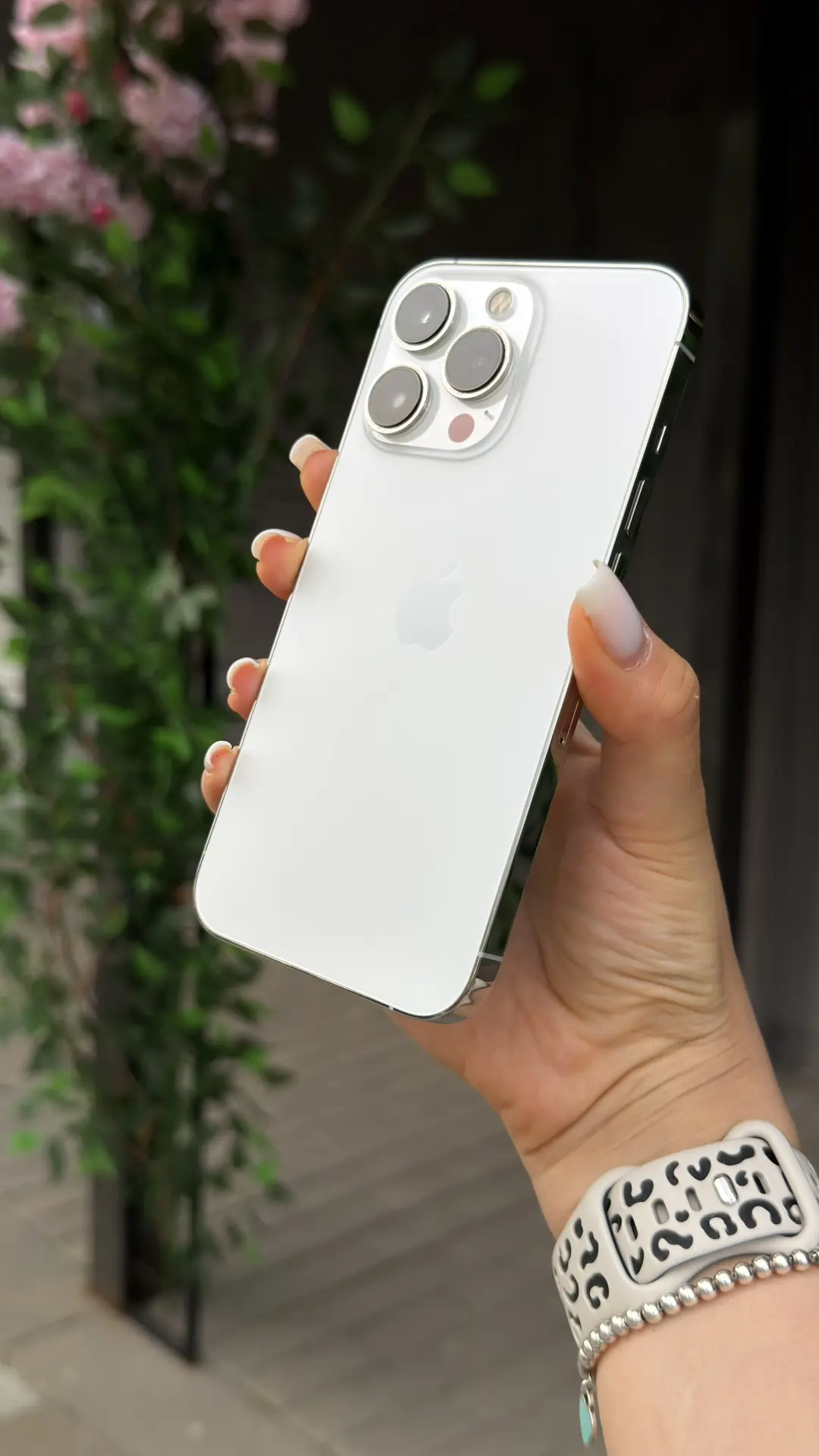 iPhone 13 Pro Max | 256gb | White 
Состояние аккумулятора: 76%

Хорошее внешнее состояние / Коробка 