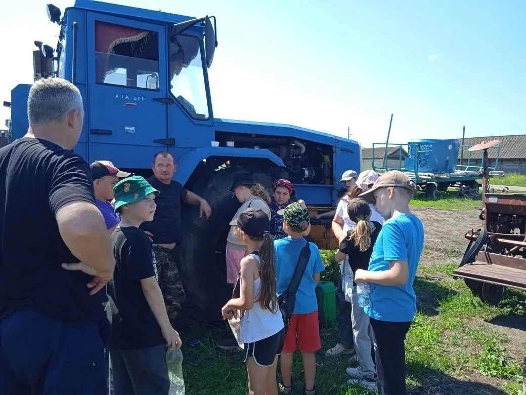 🌈 Лето - это маленькая жизнь. 
 
🚜 "Мир профессий" 
 
🇷🇺 В рамках Всероссийской акции "#РодинойГ