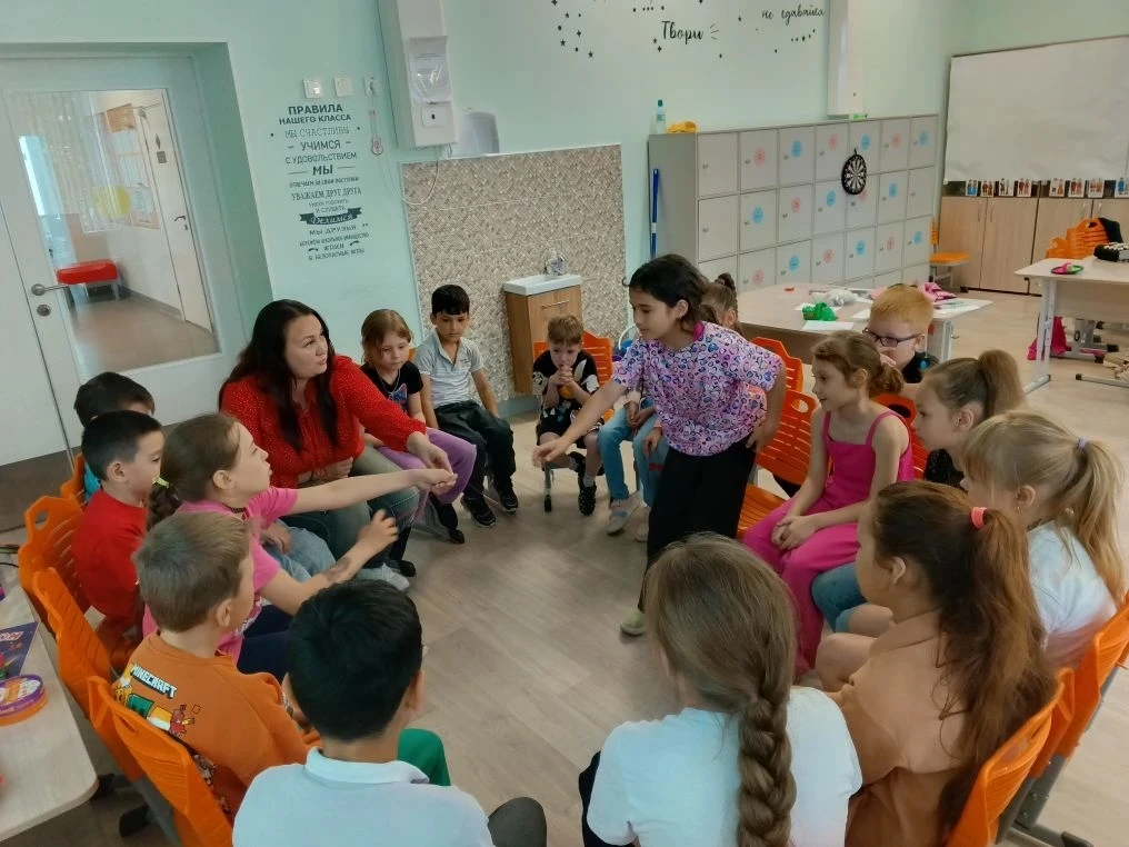 🧶 Один клубок, много нитей и целый узел добра!

Сегодня в наших отрядах творилось настоящее волшебс
