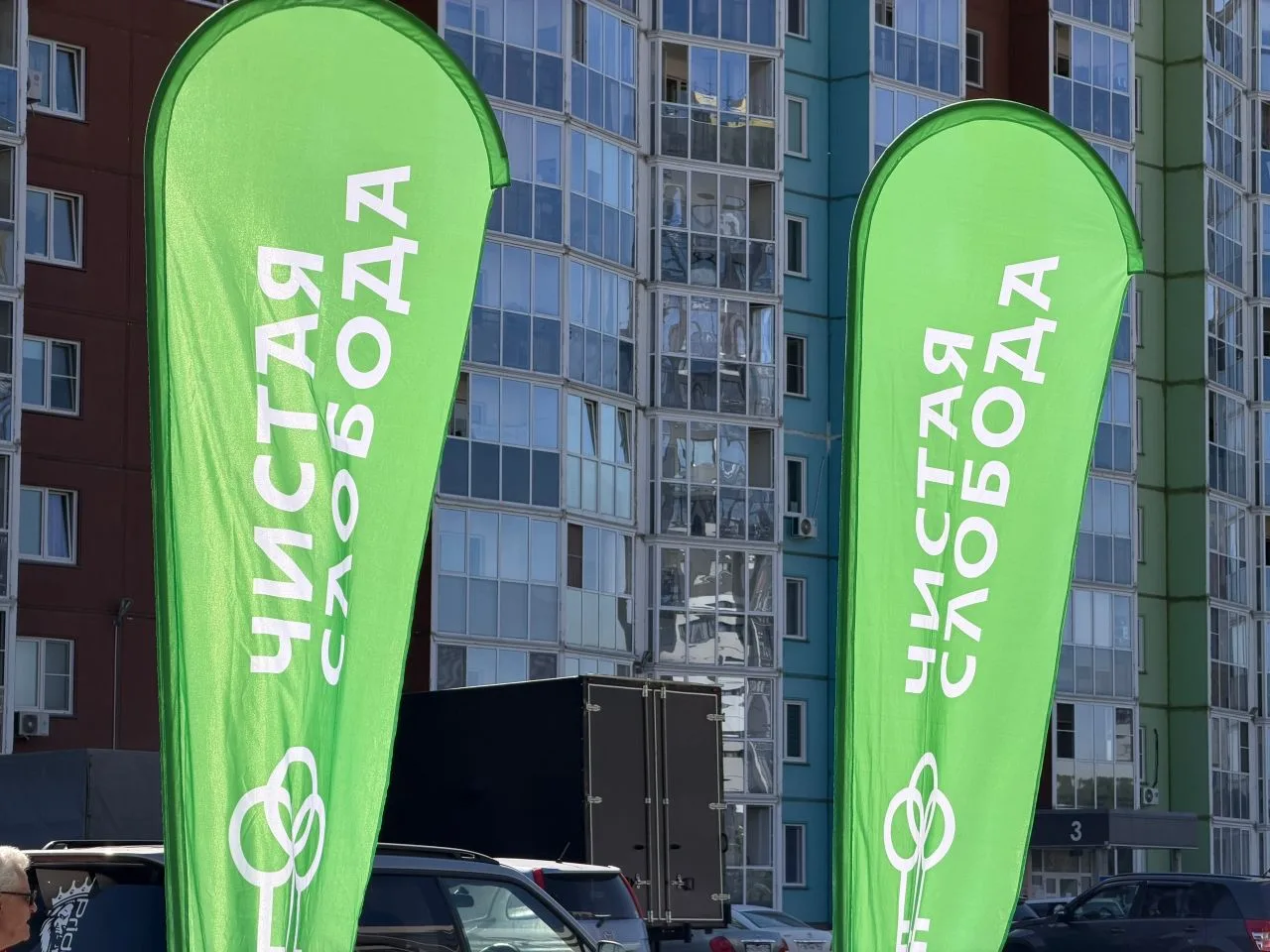 Сажаем деревья вместе! 🌱

Сегодня жители микрорайона Чистая Слобода совместно с управляющей компани