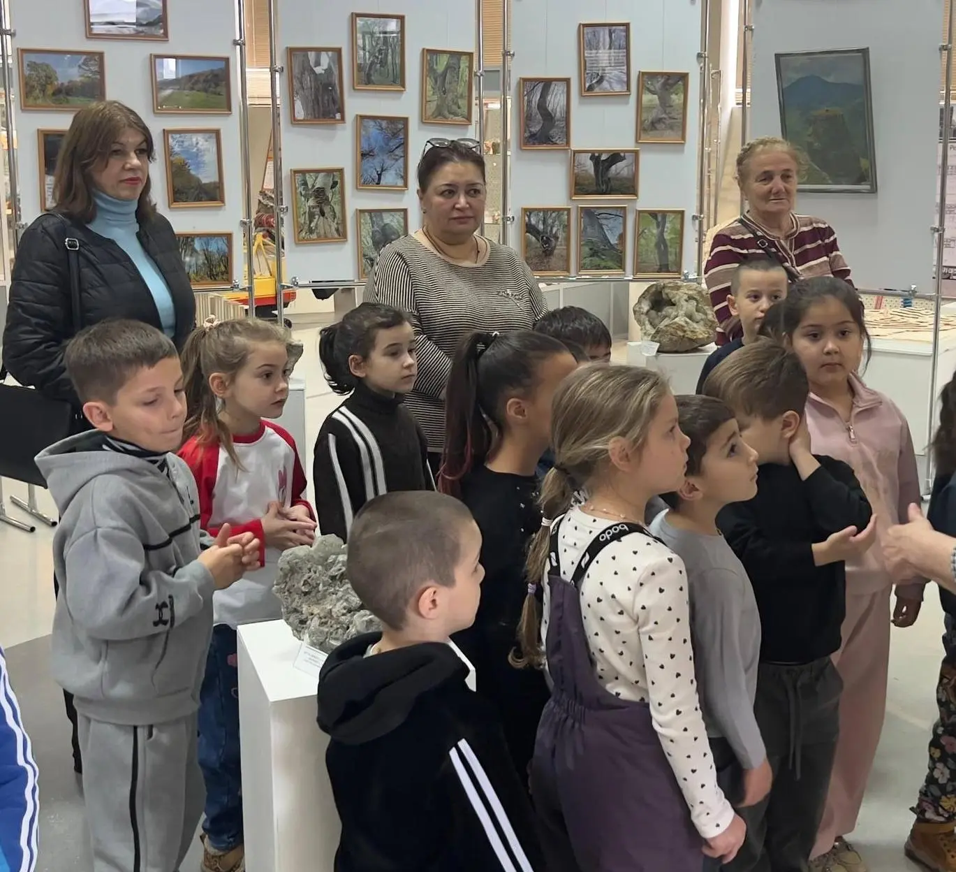Воспитанники подготовительной и старшей групп в сопровождении родителей и педагогов, посетили в музе