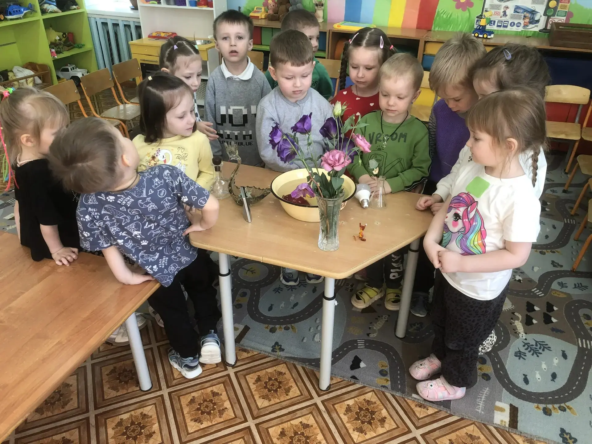 🔍 Знаете ли вы, почему стекло — настоящее чудо? ✨

На этой неделе наши юные исследователи из группы