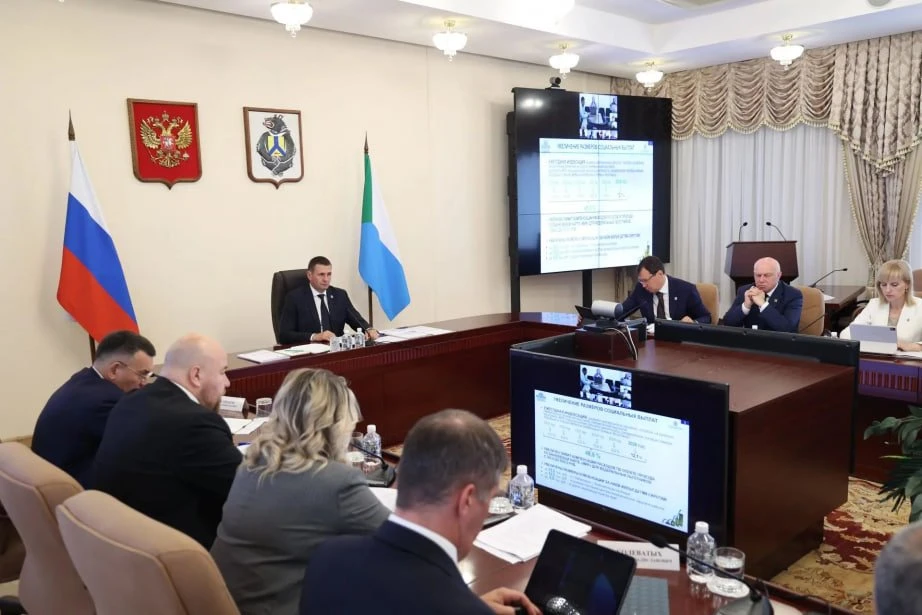 Дмитрий Демешин: 93% социальных выплат в Хабаровском крае назначаются автоматически или по одному за