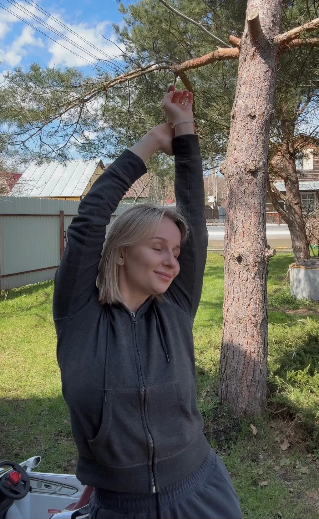 мы на даче ✨
удивительно как из снега и 1 градуса тепла мы прыгнули сразу в лето
