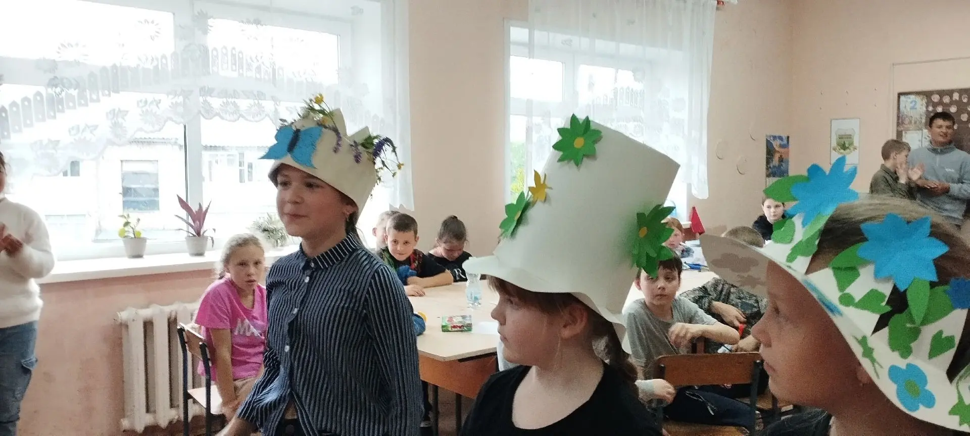 Интересные, удивительные дни.

Сегодня наши отряды побывали на экскурсиях в пожарной части и полиции