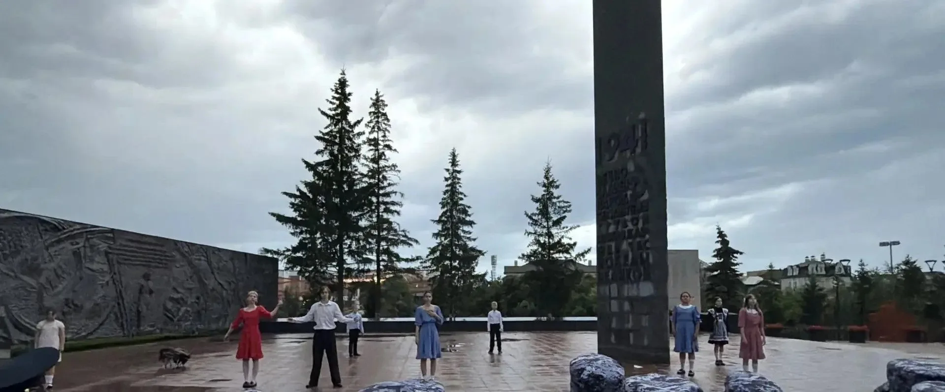 Мы помним! 🕯️

В ночь с 21 на 22 июня у мемориала «Вечный огонь» прошла трогательная акция «Минута 
