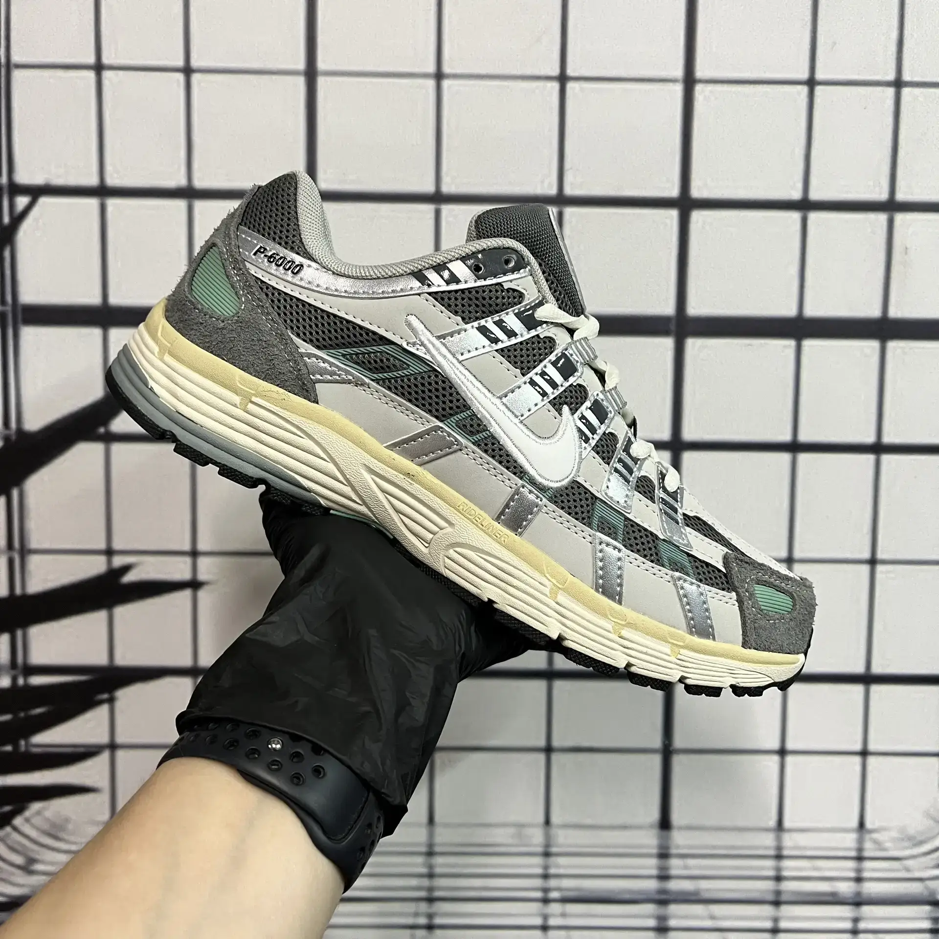 👟  Nike P‑6000 👟

Ищете универсальные кроссовки с характером? Nike P‑6000 (FN7509‑029) сочетают ку