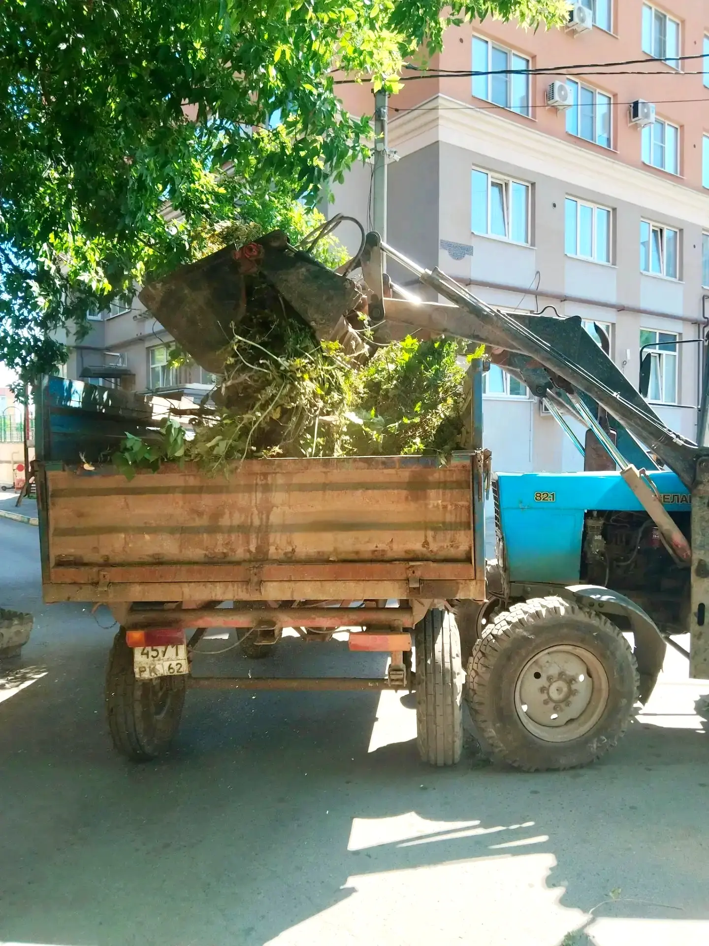 Вывезли ветки по адресу:
📍ул. Татарская, 7к1