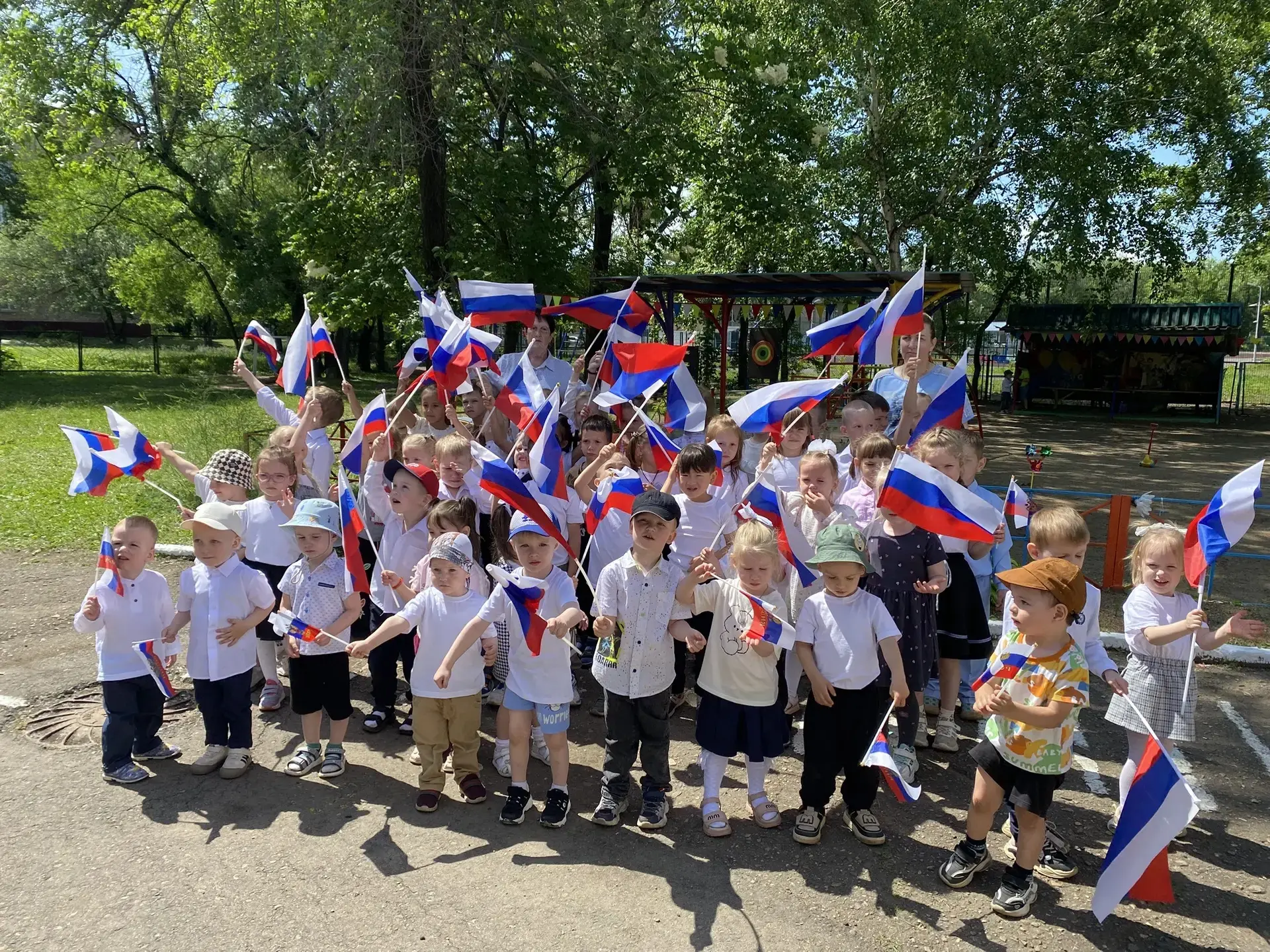 🇷🇺Флэшмоб - двигаемся, поём, играем!
#ГодДошкольногоОбразования
#ДеньРоссии