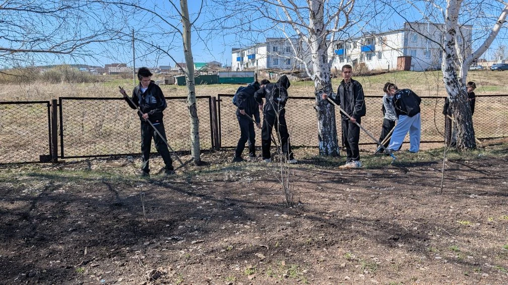 ЭКОЛОГИЧЕСКИЙ СУББОТНИК
         Масштабное мероприятие прошло на территории МБОУ СОШ с.Первомайский