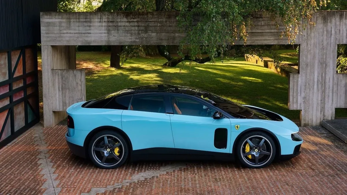 Итальянская Ferrari представила электромобиль Luce с интерьером от студии LoveFrom, основанной бывши