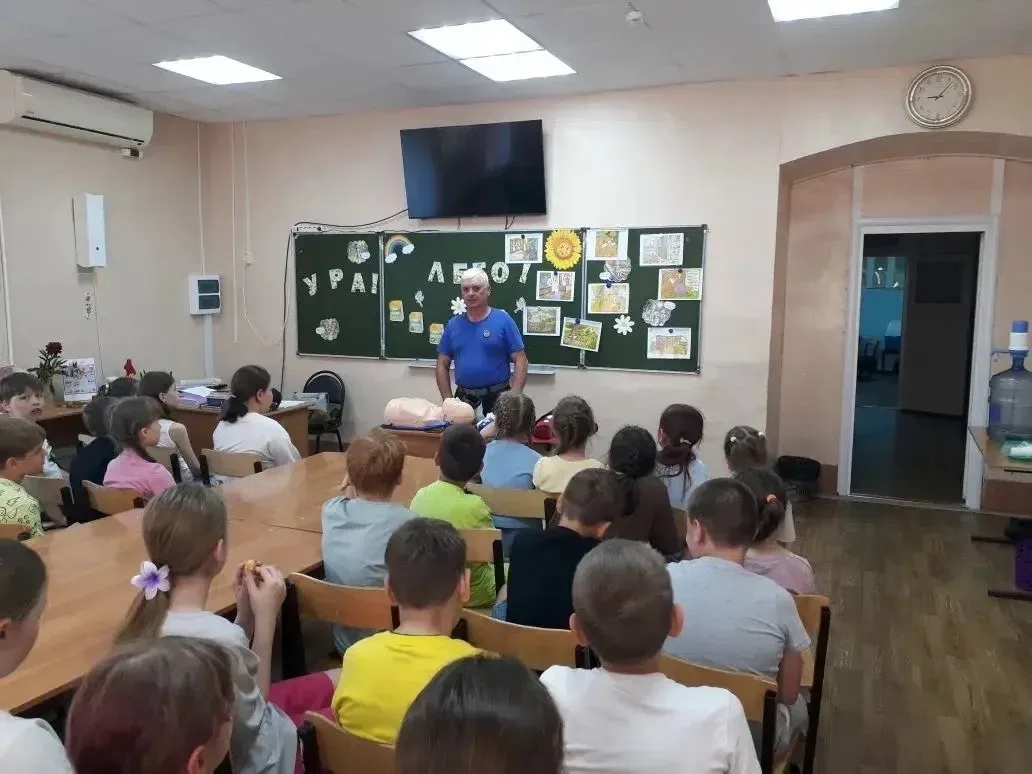 Безопасность — наша главная забота! 💙

Лето в самом разгаре, а значит, дети проводят всё больше вре