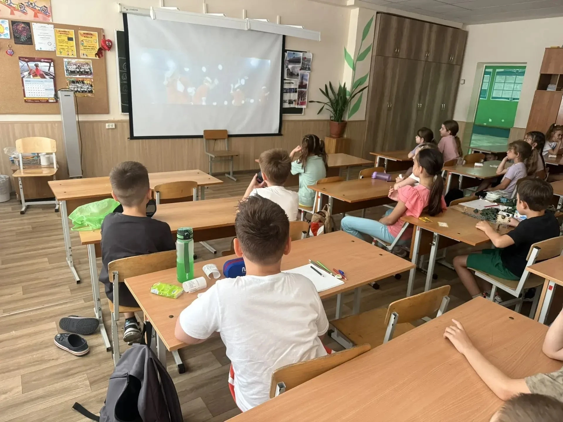 Кино в пришкольном лагере «Созвездия»: смотрим и обсуждаем! 

В нашем летнем лагере стартовала новая