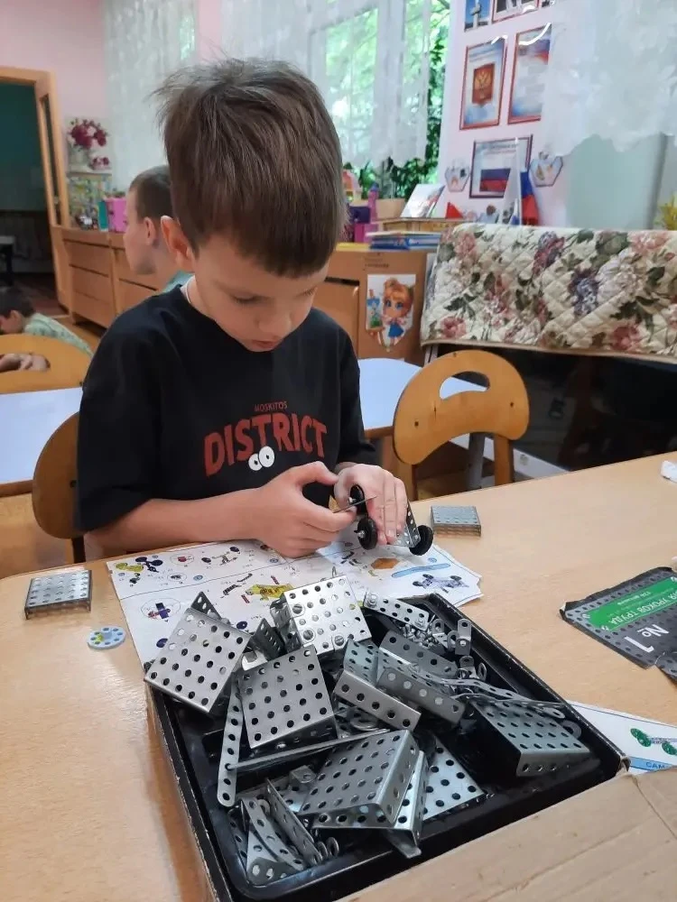 🧩 Дошкольное отделение «Мозаика»

🎲 3 июня в группе «Пчёлки» прошёл тематический день «День любимо
