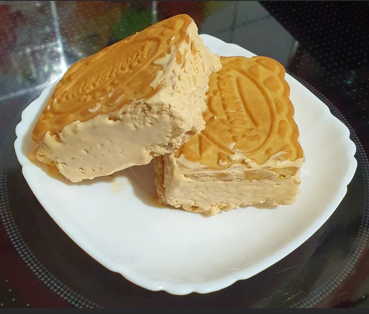 🍦 Домашнее мороженое "Сэндвич" со вкусом крем‑брюле и это не магия, а реальность! 😎  

Всего 3 инг