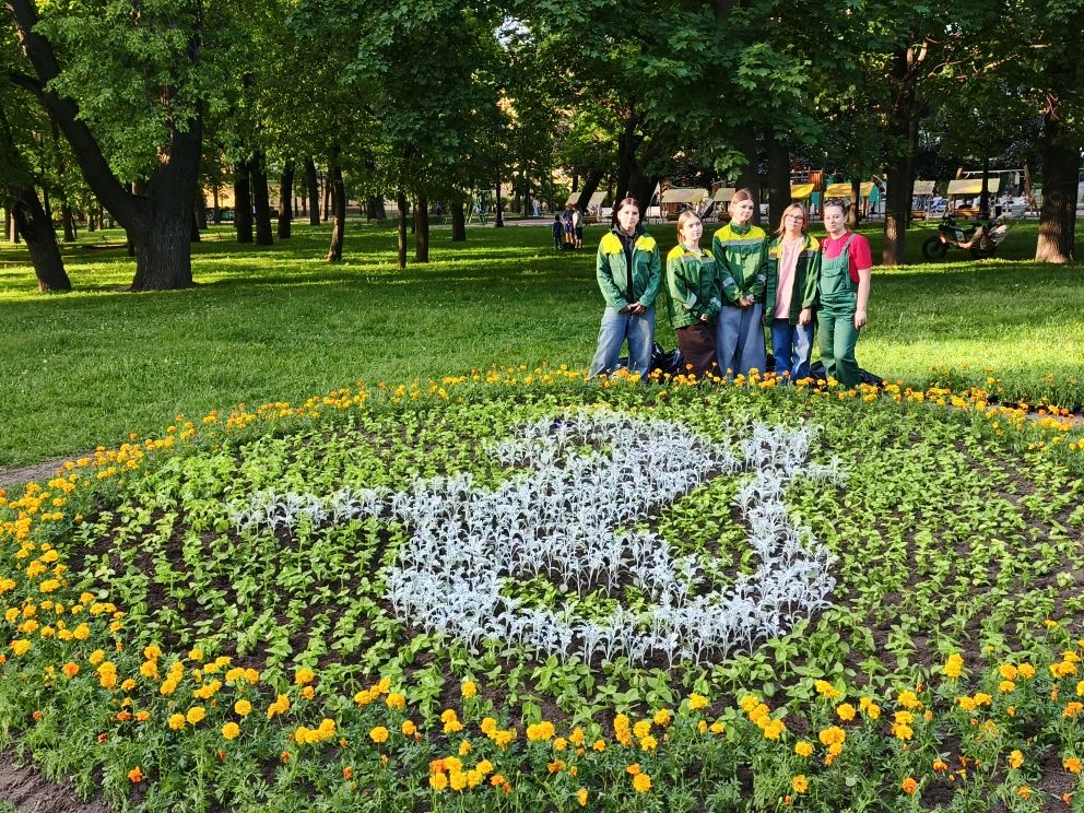 ⚡ В Александровском саду началась подготовка к ежегодному Фестивалю цветов, который проводится с 200