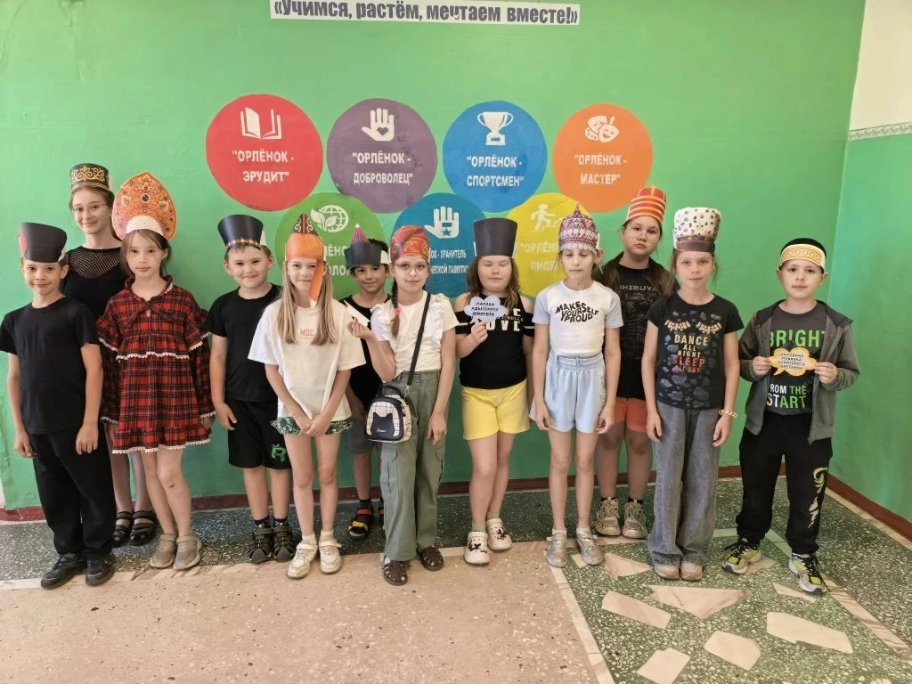 3 июня ☀️

Третий день лагеря был посвящён миру культур и богатству родного языка. Ребята познакомил