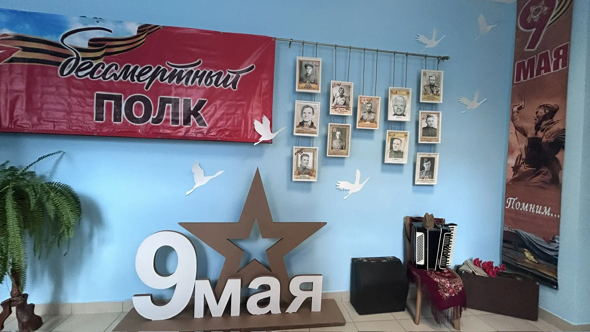 День Победы - один из самых почитаемых праздников в нашей стране. 9 мая 1945 года уходит все дальше 