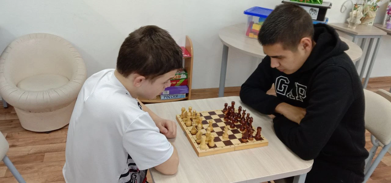 ♟ Шах и мат скучному январю!

Сегодня, 3 января, в нашем центре было жарко от спортивного азарта и д