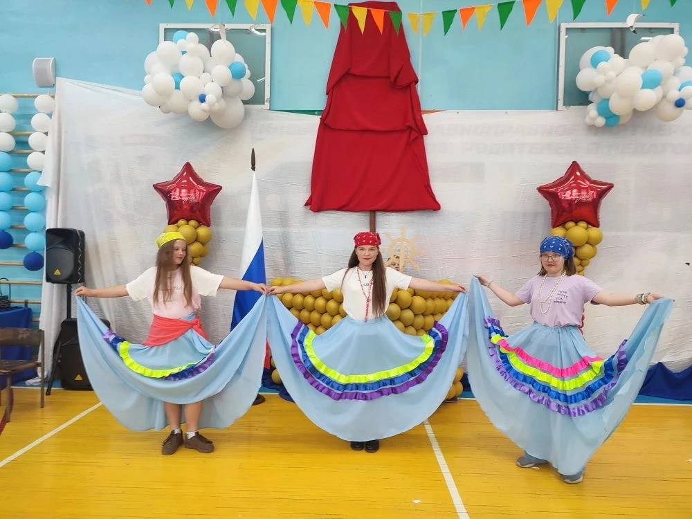 В нашем лагере прошёл яркий и дружный Фестиваль народов России!🇷🇺🇷🇺🇷🇺

Ребята познакомились с 