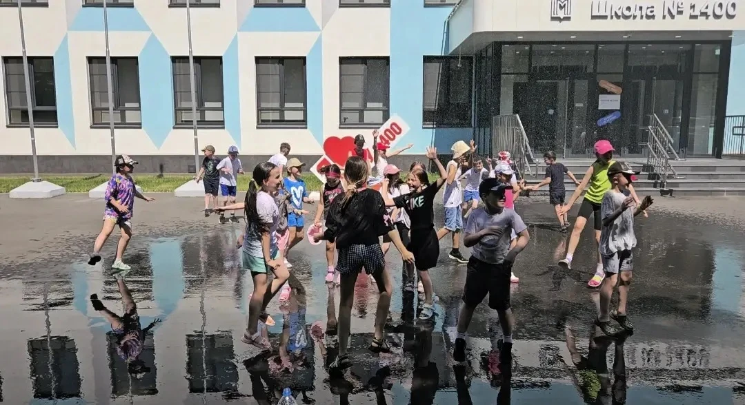 Жара? У нас есть план!💧

На улице по-настоящему летняя погода: яркое солнце, голубое небо и долгожд