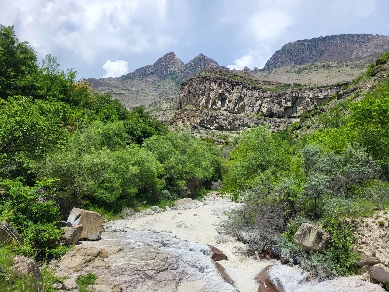 📝 ДЕНЬ 2. ДАГЕСТАН (НОВИНКА)

🌄 Проснулись в 4 утра, кроме Алексея))) Но у нас был единый балкон, 