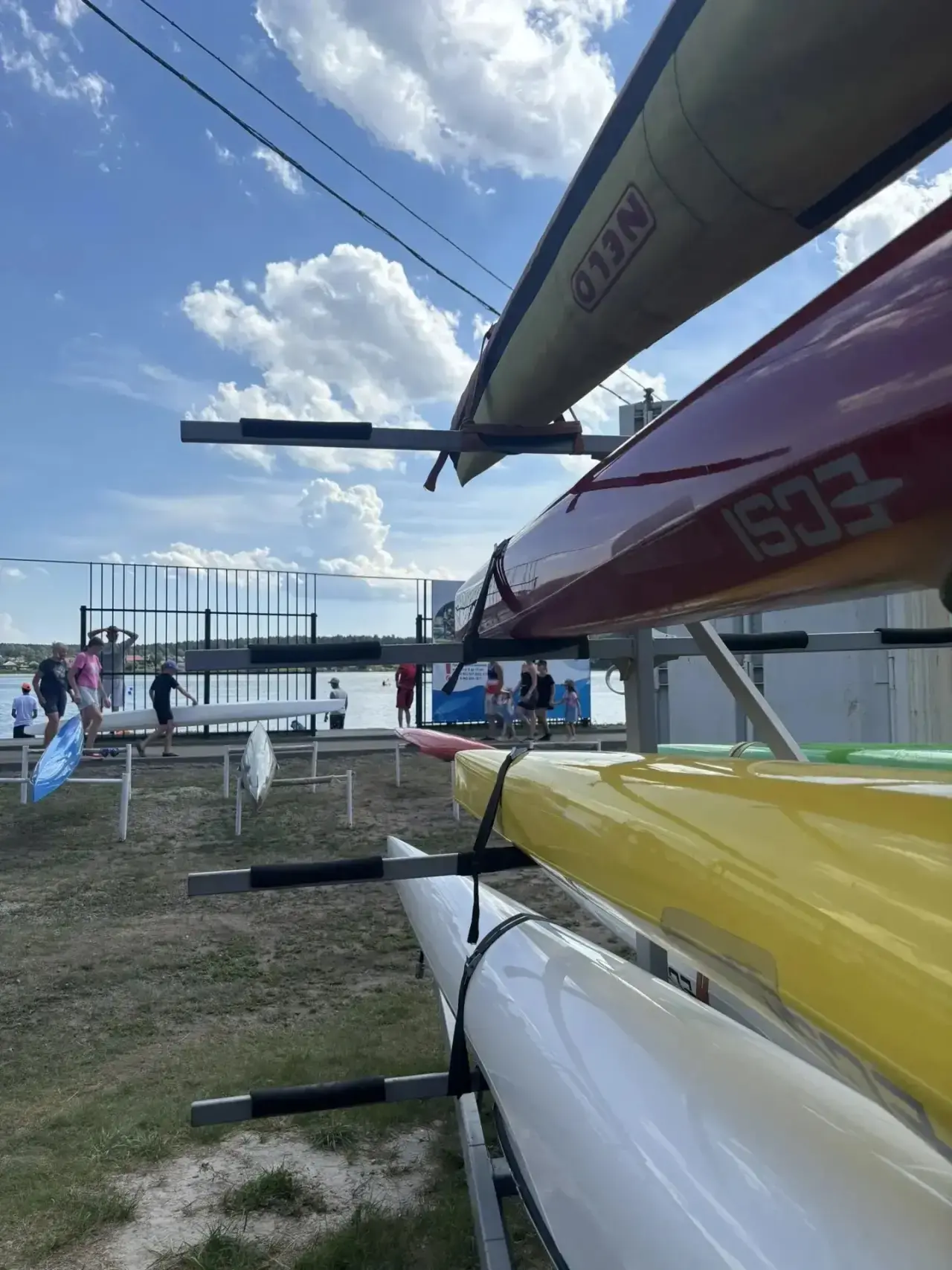 🛶 Павловск впервые принимает международный фестиваль по гребле на байдарках и каноэ!

На Павловском