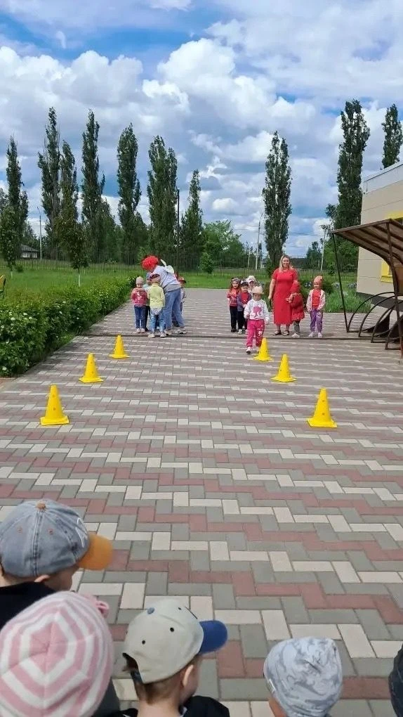 Сегодня в нашем детском саду прошел замечательный праздник, День защиты детей! К ребятам приходили с