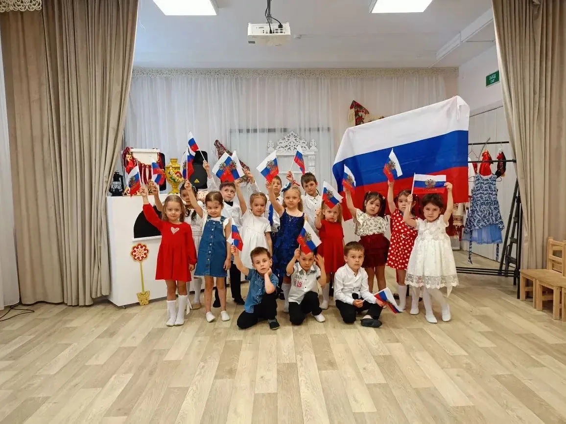 Наши ребята знают о своей Родине - России и любят её 🇷🇺 

Мира, тепла, добра,радости и света 🤗
Пу