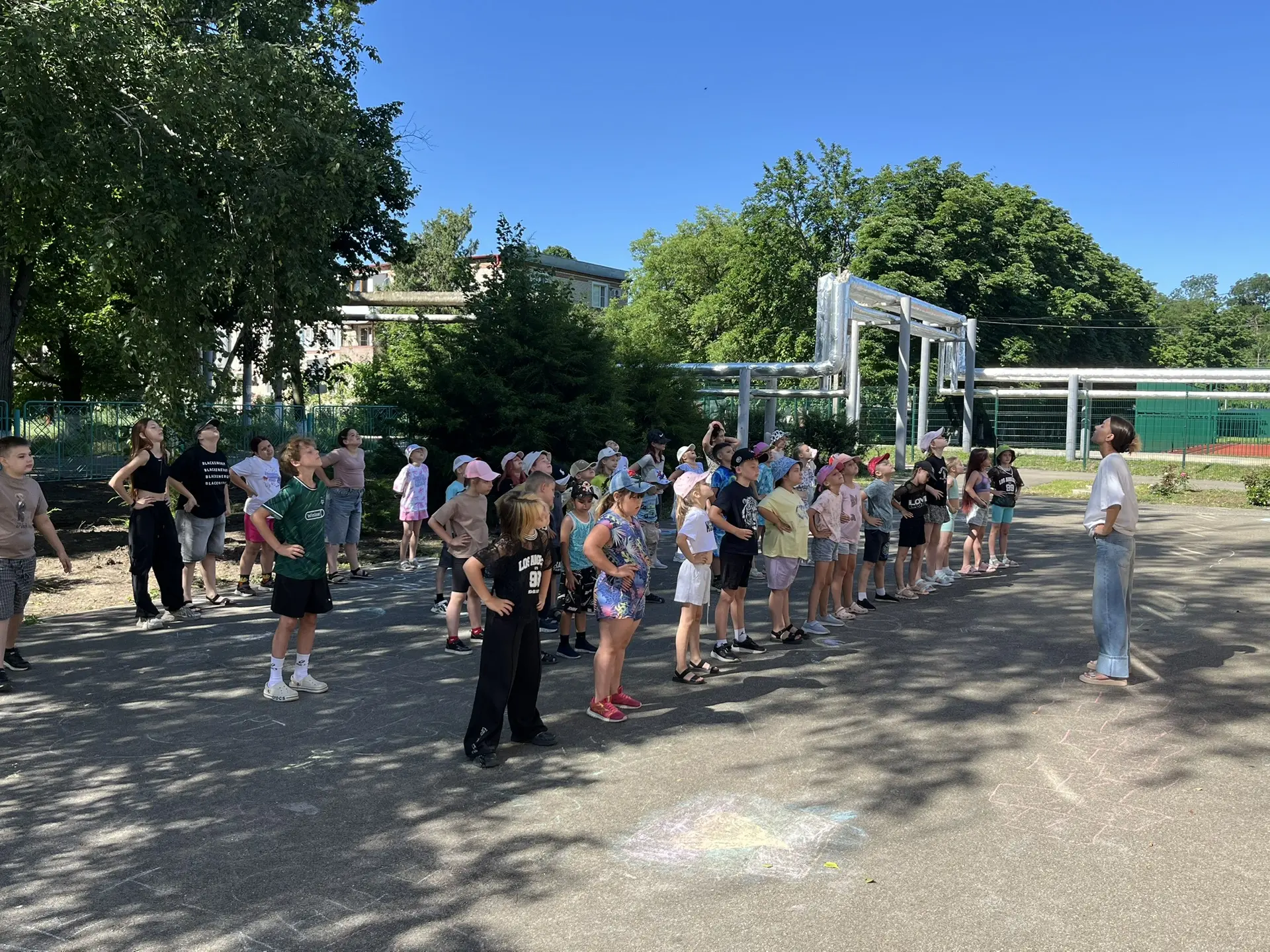 Добрый день, 6-я школа! ☀️

Сегодня в лагере «Мы вместе» день начался бодро и энергично! 🏃‍♂️🏃‍♀️
