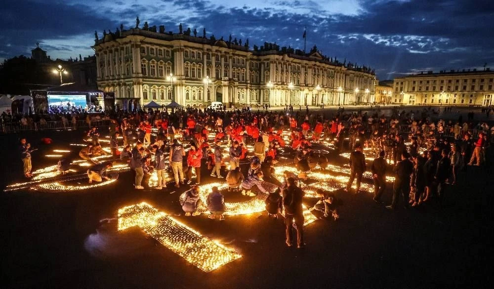 🕯️В ночь с 21 на 22 июня Дворцовая площадь станет центром всероссийской акции «Свеча памяти»

На гл