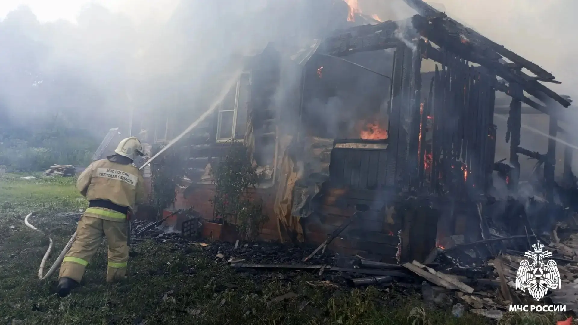 В Зубцовском округе дотла сгорел дом🔥

20 июня, в деревне Шевцово Зубцовского округа из-за коротког