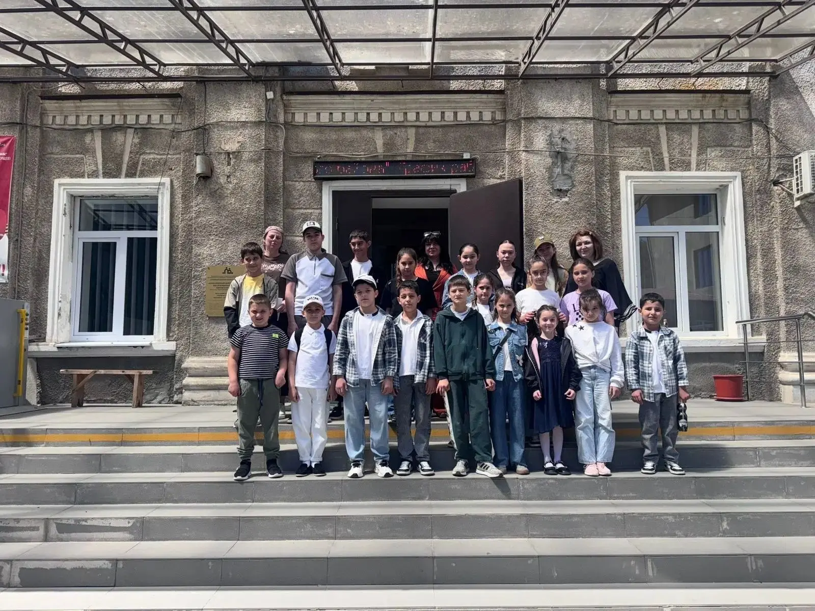 Театральный праздник в честь Дня защиты детей

🎈1 июня, в Международный день защиты детей, для юных