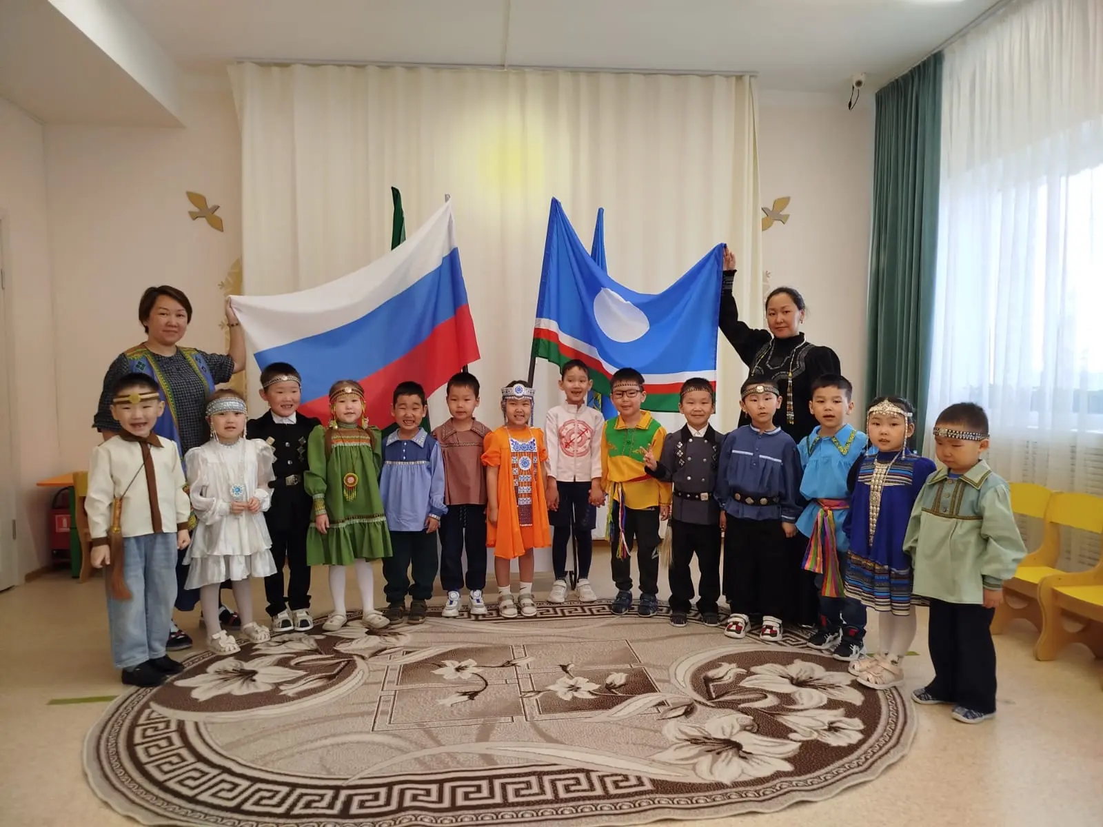 Саха Өрөспүүбүлүкэтин күнэ – Күнчээн оҕолоругар! 🎉💚☀️

Ыам ыйын 27 күнэ – Сахабыт Өрөспүүбүлүкэтин