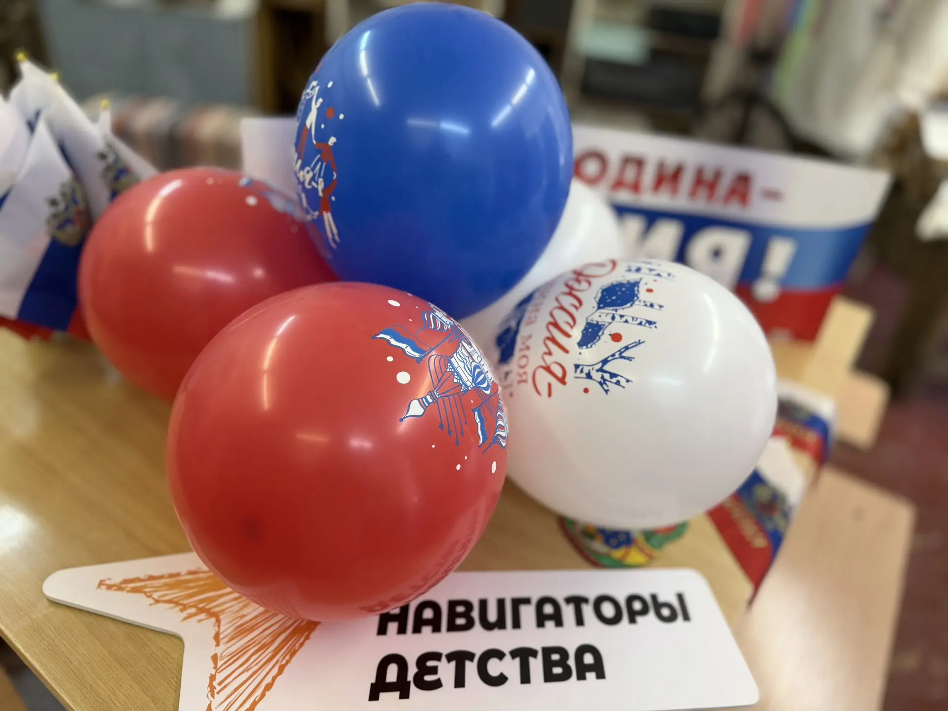 🎉 Ко Дню России в нашем школьном лагере — творческий праздник! 🎨

Ребята раскрашивали матрёшек: пр