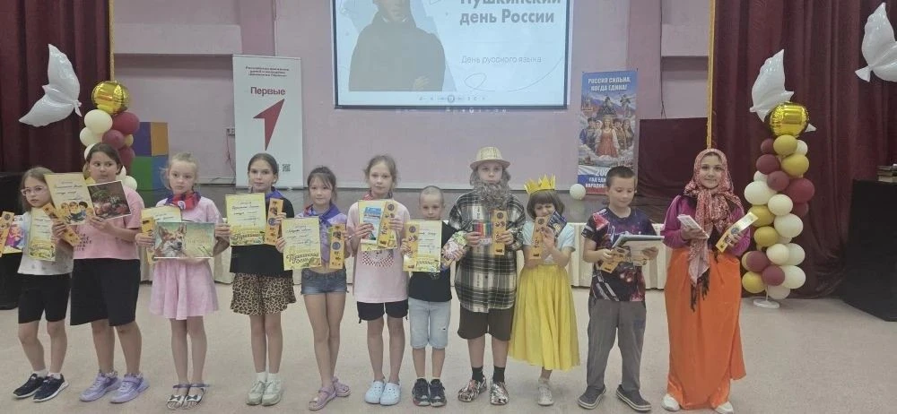 День Русского языка📚

В пришкольном лагере "Дельфин" прошёл чудесный творческий конкурс, где ребята