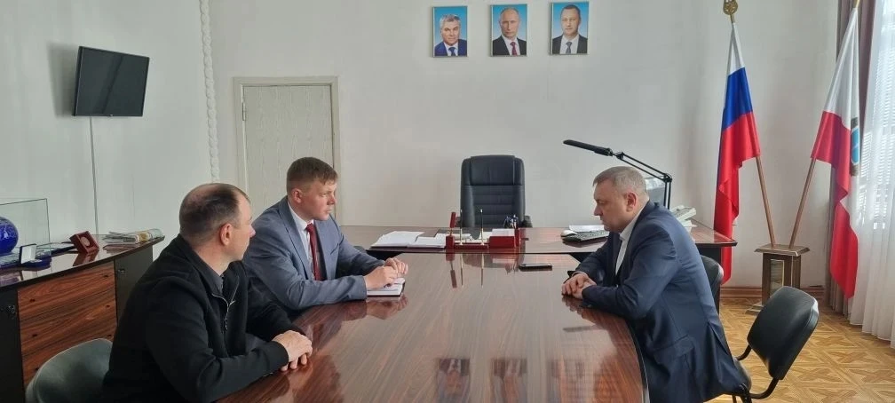 Константин Доронин обсудил с главой Базарно-Карабулакского района планы по развитию муниципалитета 
