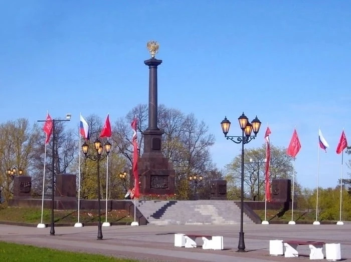 20 июня (сб.) 11.00 – пешеходная экскурсия «Ломоносов-город воинской Славы».(Ко Дню памяти и скорби)